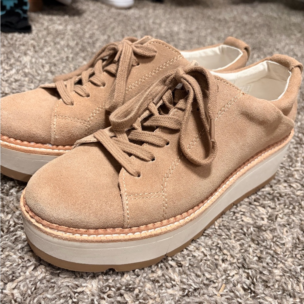 Tan Dolce Vita 7.5 women’s platform shoe